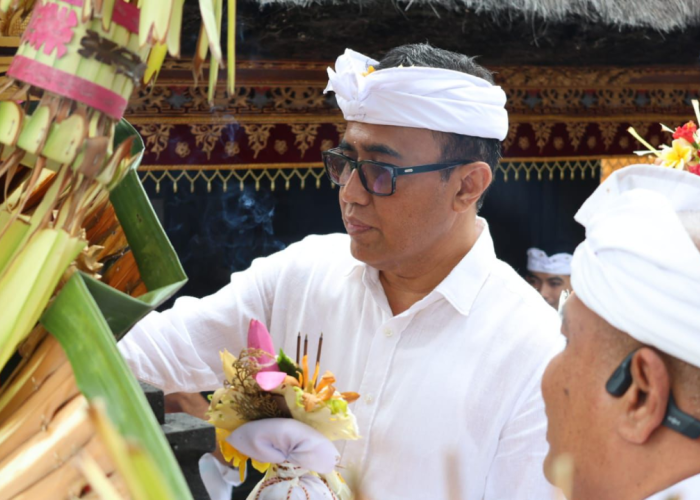 Wali Kota Denpasar Hadiri Prosesi Mendem Pedagingan di Pura Pemayun Banjar Tegal 