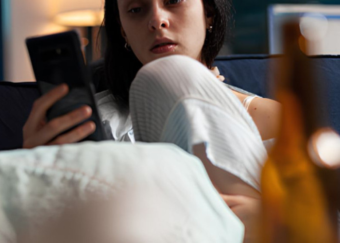 Kenapa Selalu Overthinking di Malam Hari? Ini Penyebabnya!