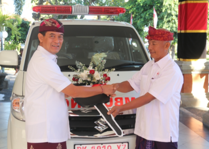 Wabup Buleleng Serahkan Satu Unit Ambulan untuk PMI Sebagai Bentuk Komitmen Tingkatkan Layanan Kemanusiaan