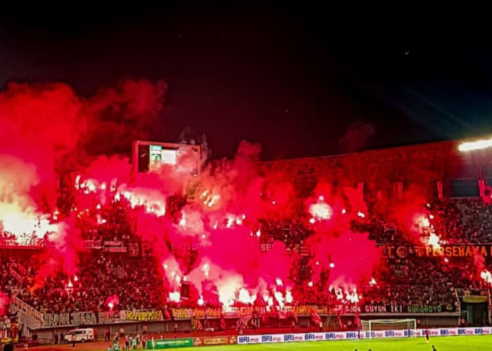 Laga Persebaya vs Bali United Sempat Dihentikan Sementara, Ini Penyebabnya!