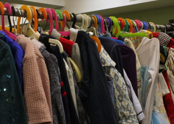 Pedagang Thrifting Tertekan, Dampak dari Kebijakan Larangan Impor Kain Bekas 