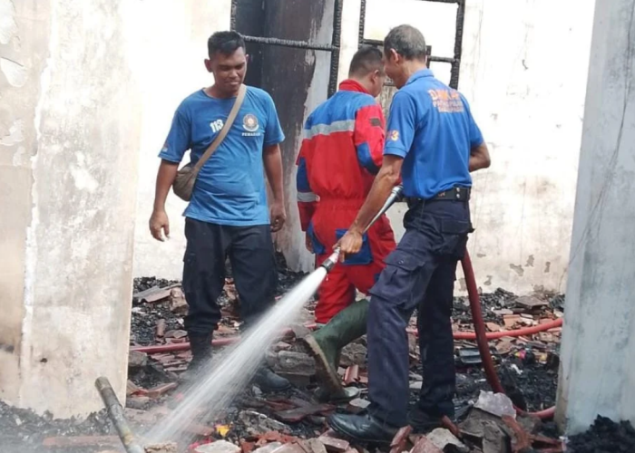 Enam Kebakaran Terjadi Sehari di Buleleng, Damkarmat Kerahkan Lima Tangki untuk Jinakkan Api