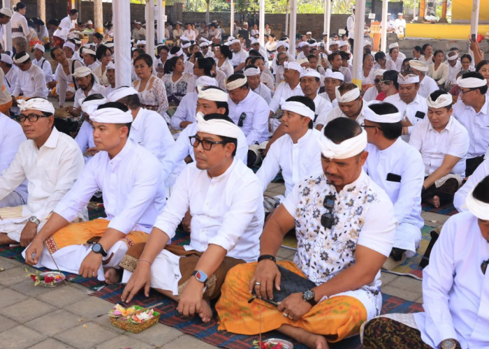 Pemkot Denpasar Gelar Bhakti Penganyar di Pura Agung Penataran Rinjani, Maknai Spiritualitas