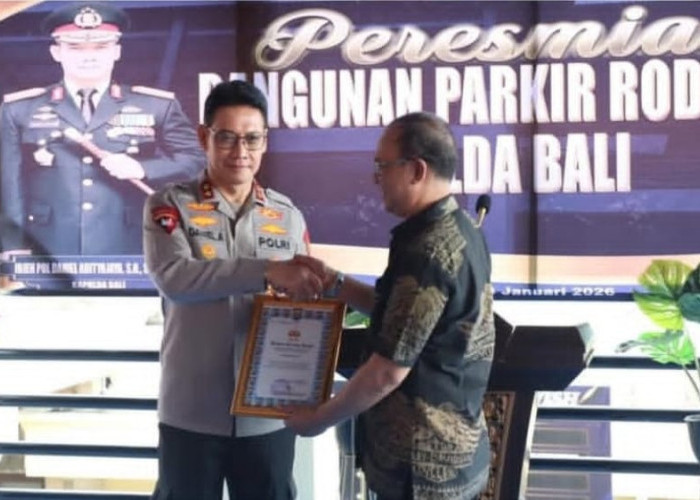 Tingkatkan Kenyamanan Personel, Kapolda Bali Resmikan Gedung Parkir Motor di Mapolda