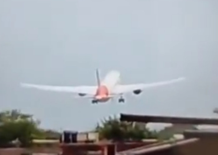 Pesawat Air India Jatuh di Dekat Bandara Ahmedabad, Bawa 242 Penumpang Termasuk Anak-anak