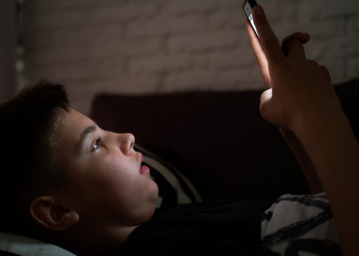 Stop Doomscrolling? New York Pasang Peringatan Mental di Medsos