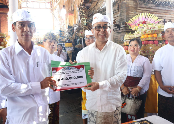 Jaya Negara Hadiri Karya Ngenteg Linggih di Renon, Serahkan Dana Hibah Rp400 Juta