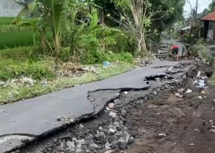 Hujan Lebat di Karangasem Sampai Bikin Jalan Rusak, BPBD dan Dinas PUPR Turun Tangan