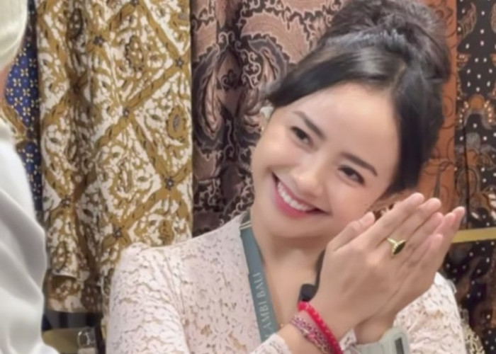 Viral! Senyum Manis Ayu Puspa di “Kim Seon Ho Smile Challenge” Bikin Meleleh, Ditonton 86 Juta Kali!