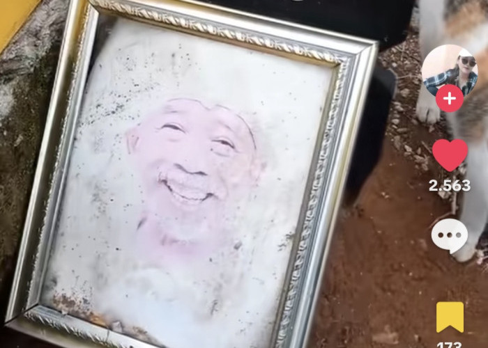 Viral! Makam Mendiang Komedian Nurul Qomar Amblas Tak Terurus, Netizen Soroti Kondisi TPU Carang Pulang