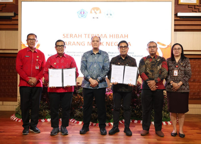 KPK Hibahkan Barang Rampasan Negara Rp1,16 Miliar Pada Pemkot Denpasar