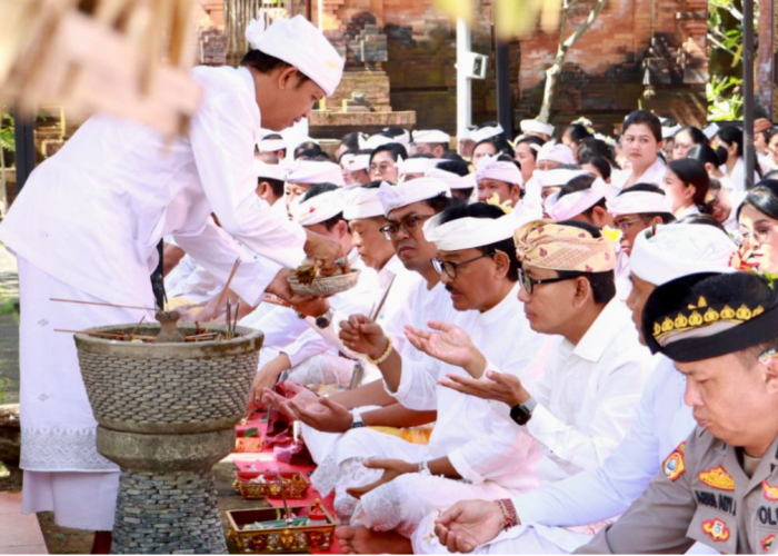 Pujawali Purnama Kadasa di Pura Agung Lokanatha, Denpasar Perkuat Sradha Bhakti Umat