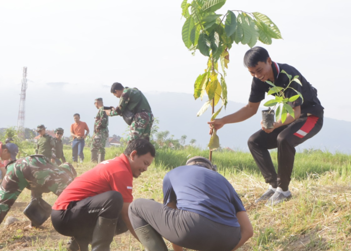Momentum Tumpek Wariga, Pemkab Buleleng Gelar Aksi Tanam Pohon dan Bersih Sungai Cegah Bencana