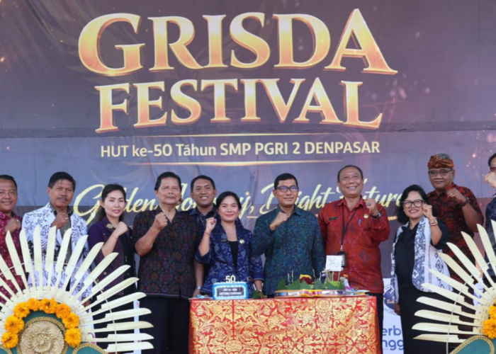 Pj. Sekda Denpasar Hadiri Puncak Perayaan HUT Ke-50 SMP PGRI 2 Denpasar