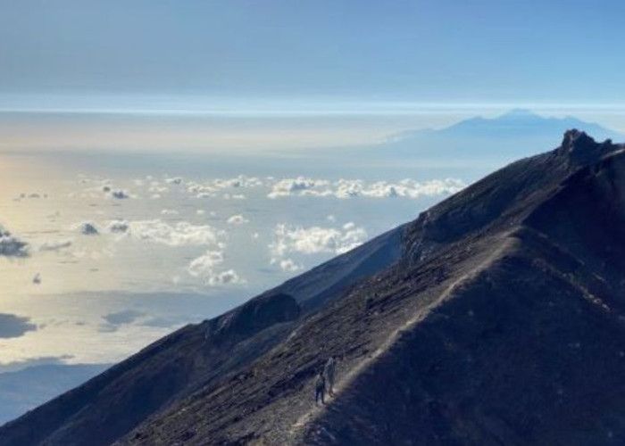 Pengumuman Resmi, Jalur Pendakian Gunung Agung Ditutup Sementara saat Pujawali di Pura Pasar Agung