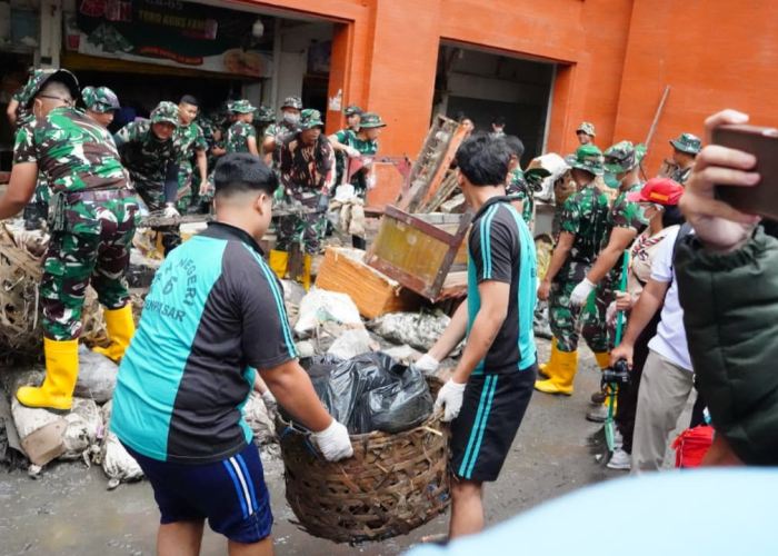 Sampah Banjir Akan Diangkut ke TPA Suwung, Menteri LH: Penanganan Darurat 