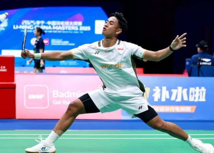 Gagal Lolos, Alwi Farhan Tumbang Dua Gim dari Li Shifeng di China Masters 2025