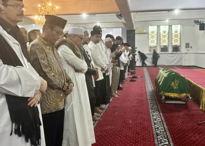 Mahfud MD Ikut Sholatkan Jenazah dan Doakan Suami Najwa Shihab: Selamat Jalan Sahabat yang Baik