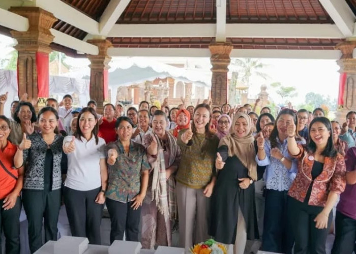 GOW Badung Gelar Pelatihan Garnish dan Fruit Carving untuk Perempuan Desa Carangsari