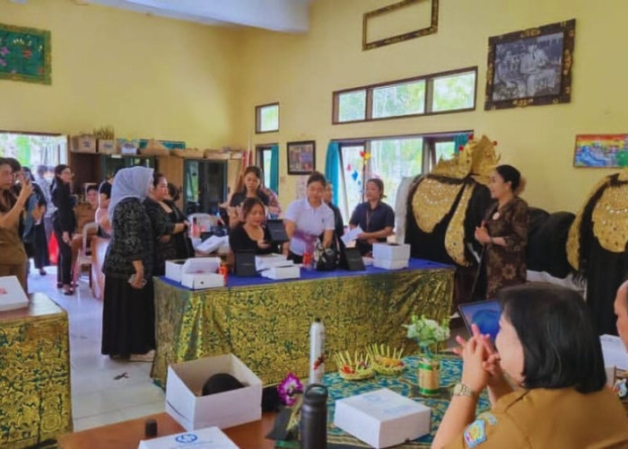 GOW Bangli Salurkan Bantuan Sosial bagi Lansia dan Penyandang Disabilitas di Pesraman Gurukula