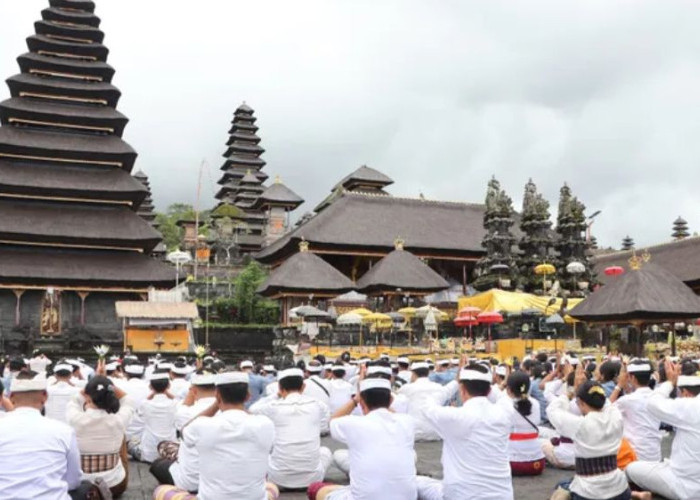Haluan Pembangunan Bali 100 Tahun Resmi Dimulai, Prosesi Sakral di Pura Besaikh Jadi Penanda