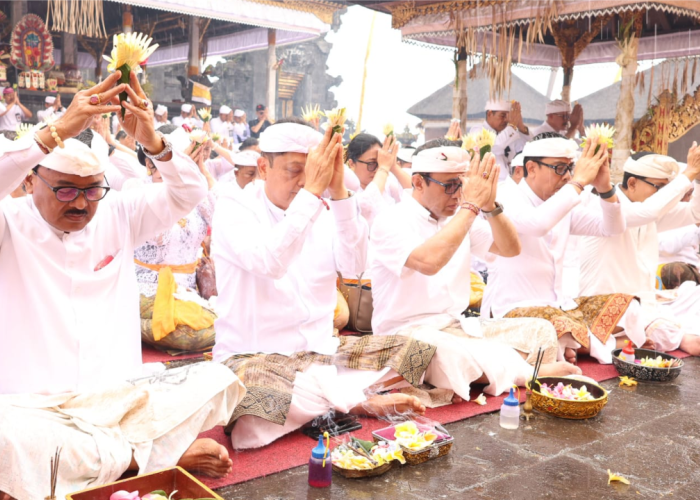 Pemkot Denpasar Laksanakan Bhakti Penganyar di Besakih, Perkuat Sradha dan Harmoni Alam