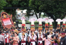 Parade Budaya Kecamatan Warnai Perayaan HUT Kota Singaraja ke-422
