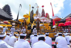 Dipimpin Bupati Sedana Arta, Pemkab Bangli Laksanakan Bhakti Penganyar di Besakih 