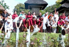 Terapkan Tri Hita Karana, WHDI Badung Tanam Pohon dan Tebar 5.000 Benih Ikan