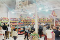 Meski Diimbau Dibatasi, Penjualan Kembang Api di Denpasar Tetap Ramai Jelang Tahun Baru