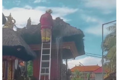 Diduga Akibat Korsleting Listrik, Atap Pelinggih Gedong Kawitan Pura Karang Buncing Terbakar