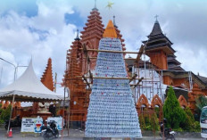 Pesan Peduli Lingkungan, Pohon Natal Daur Ulang Berdiri di Katedral Denpasar