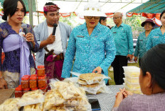 Putri Koster Dorong Bunga Kasna Temukus Masuk Pasar Canang Bali