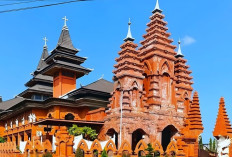 Menjelang Natal, Brimob Lakukan Sterilisasi di Gereja Katedral Denpasar