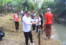 Walikota Denpasar Pimpin Aksi Kebersihan dan Penghijauan di Pura Beji Desa Adat Penatih